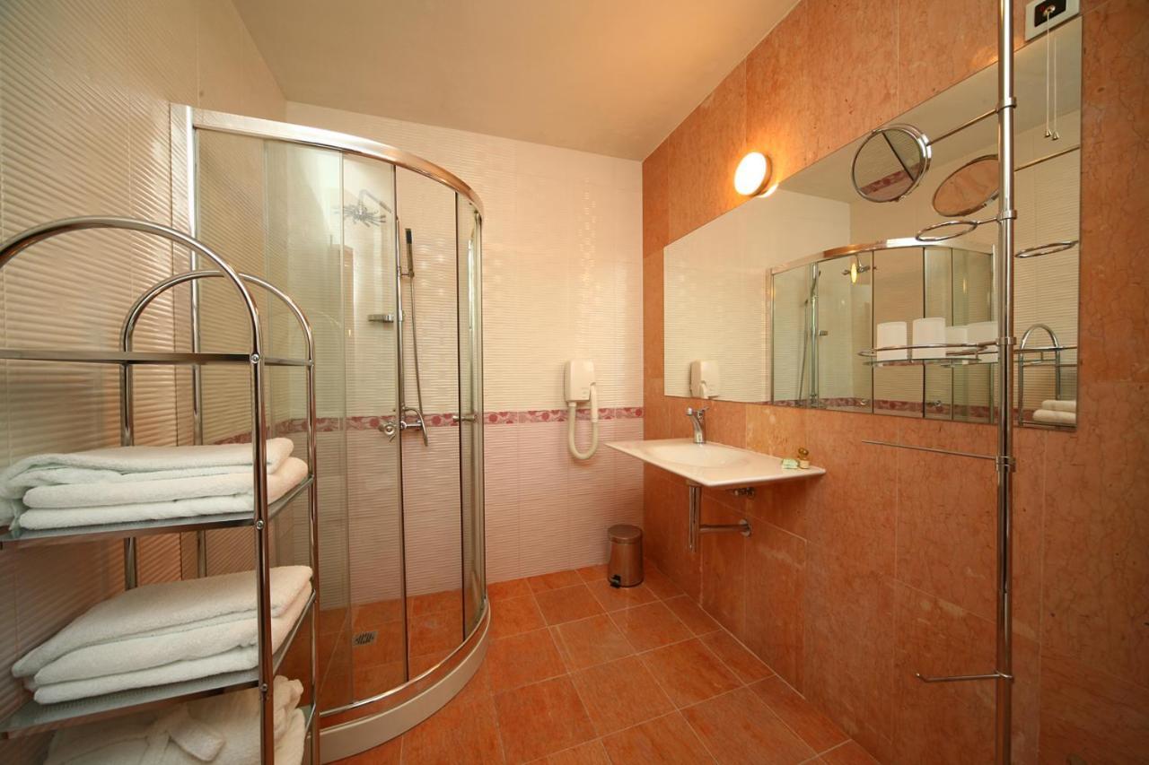 Hotel City Plevna Kültér fotó